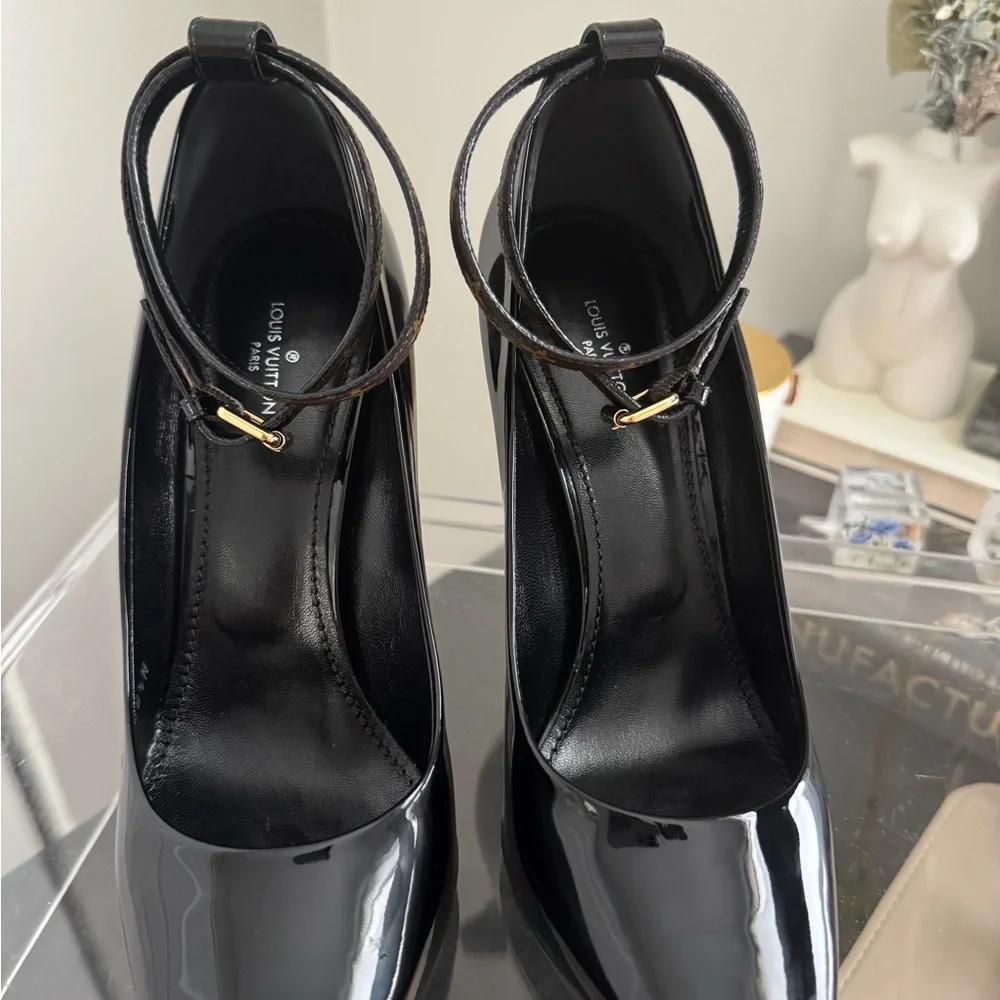 Patent Monogram Call Back Pumps 38.5 Black - Picture 4 of 16